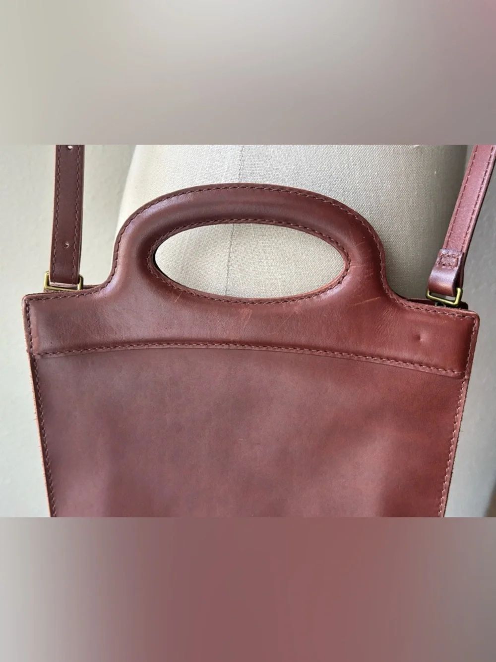 Madewell The Toggle Crossbody Bag in Cherry Wood Leather - Picture 7 of 11